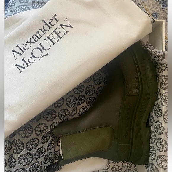 NewALEXANDER MCQUEEN Men's Solid Leather Sport  Boots. Size 42 Org.… - Picture 10 of 11